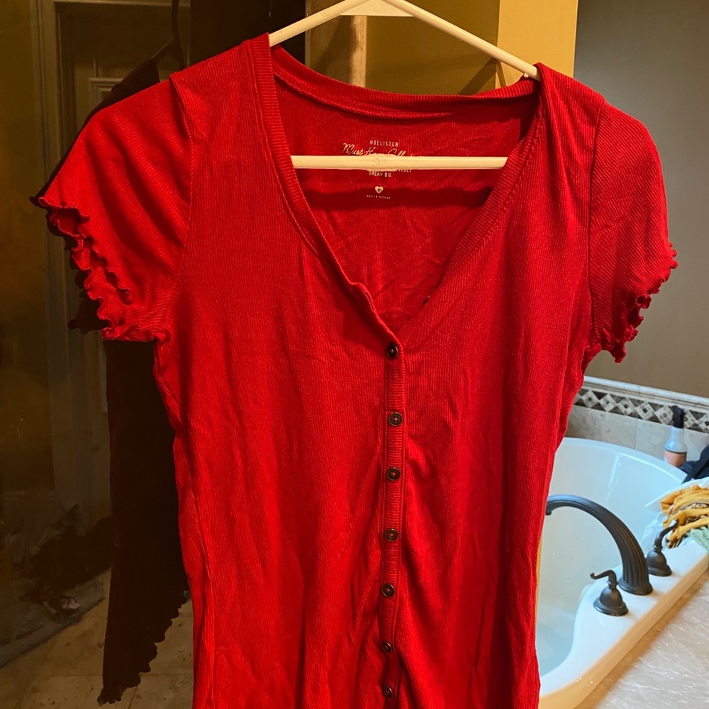Hollister Red Top